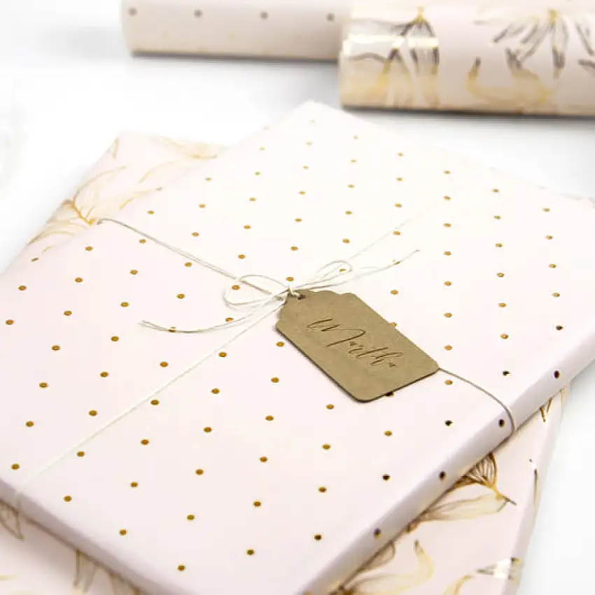 Prickigt Presentpapper Rosa